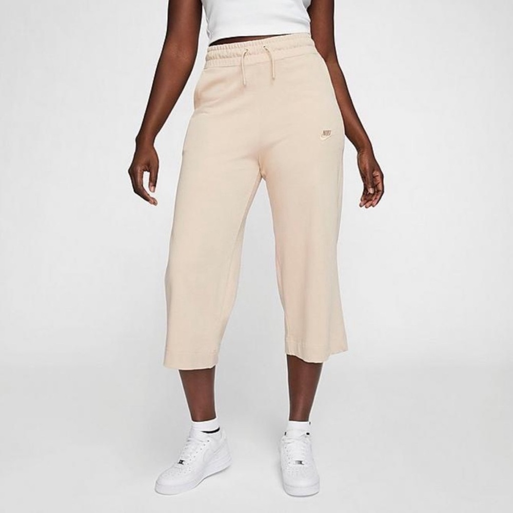 Nike cropped pants